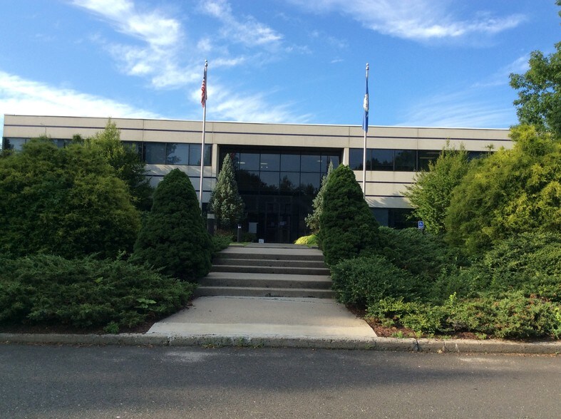 More Photos Of 12 Cambridge Dr, Trumbull Office Residential For Lease