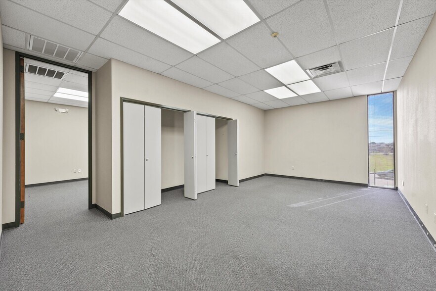 More Photos Of 2000 25th Ave N, Texas City Office For Lease