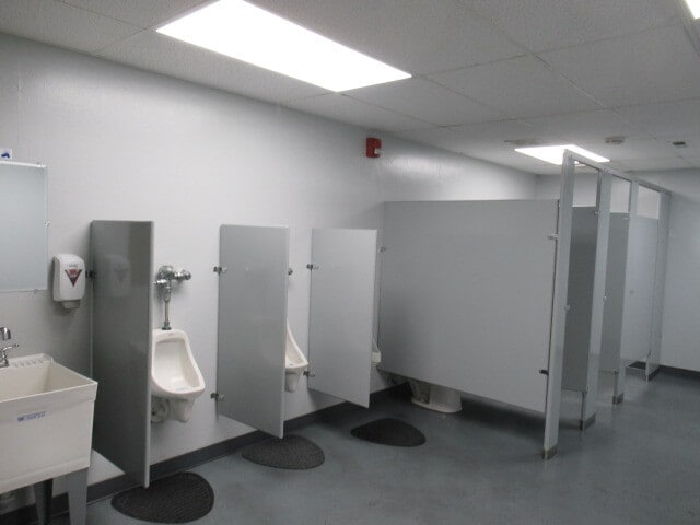 More Photos Of 142 George James Dr, Wytheville Warehouse For Lease