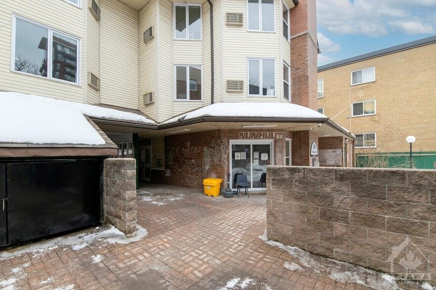 More Photos Of 25 Rosemount Av, Ottawa Assisted Living For Lease
