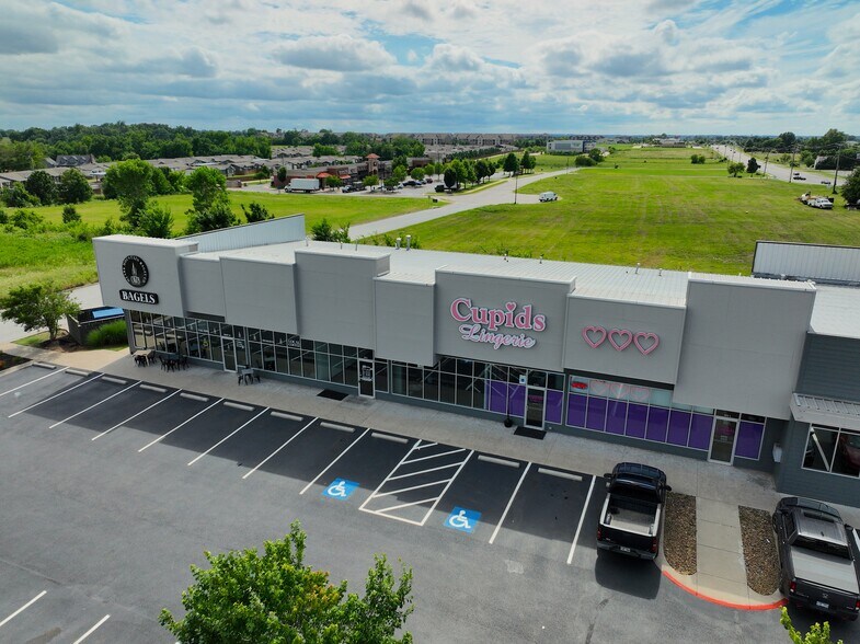 More Photos Of 3600 SE Guess Who Dr, Bentonville Storefront For Lease