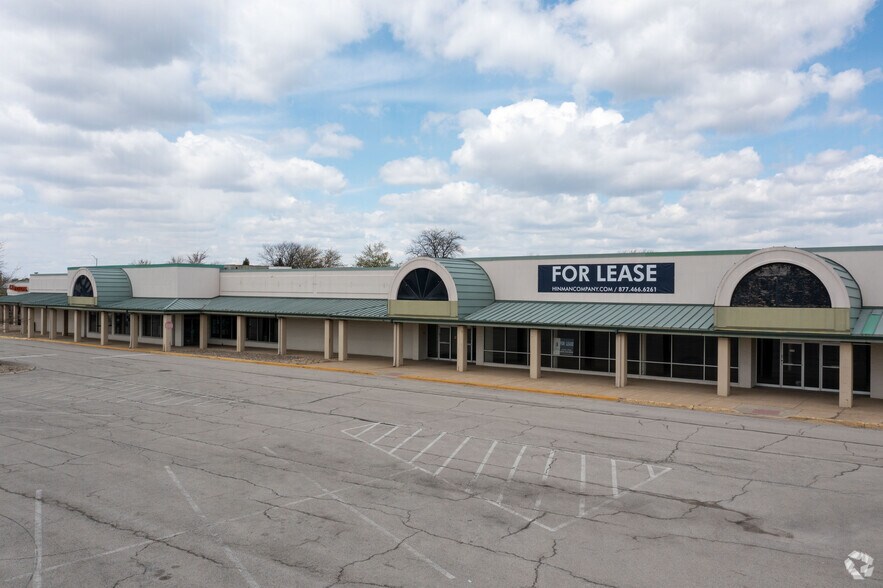 Primary Photo Of 350 S Bolingbrook Dr, Bolingbrook Unknown For Lease