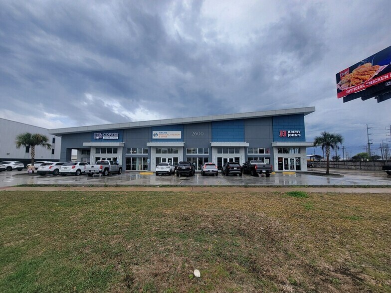More Photos Of 2600 Airline Dr, Metairie Freestanding For Lease