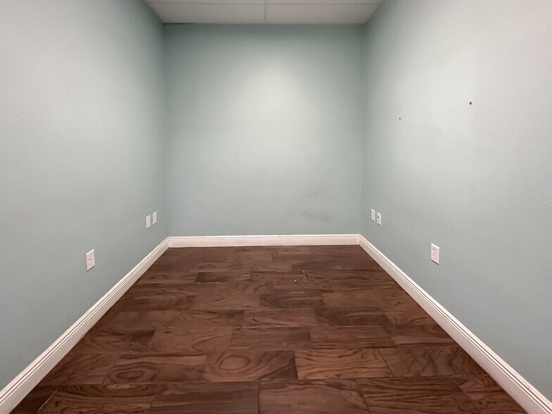 More Photos Of 107-121 Allamanda Dr, Lakeland Unknown For Lease