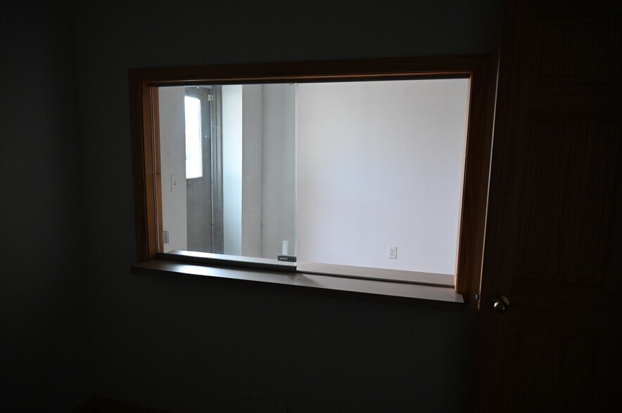 More Photos Of 2300 Claremont Ave, Ashland Freestanding For Lease