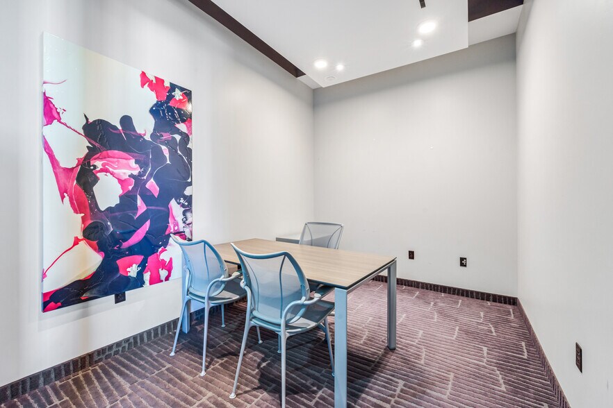 More Photos Of 7135 E Camelback Rd, Scottsdale Coworking Space