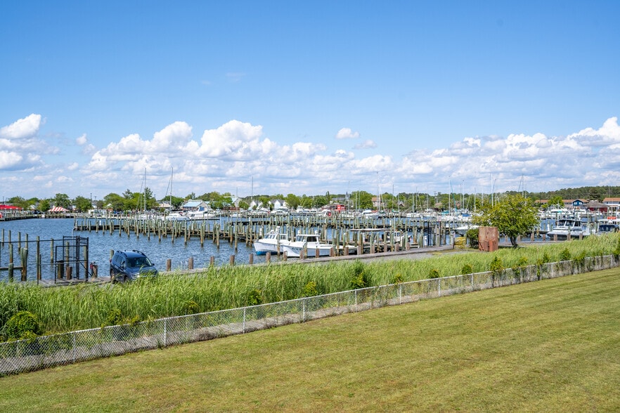 More Photos Of 700 Norris Harbor Dr, Crisfield Hotel For Sale