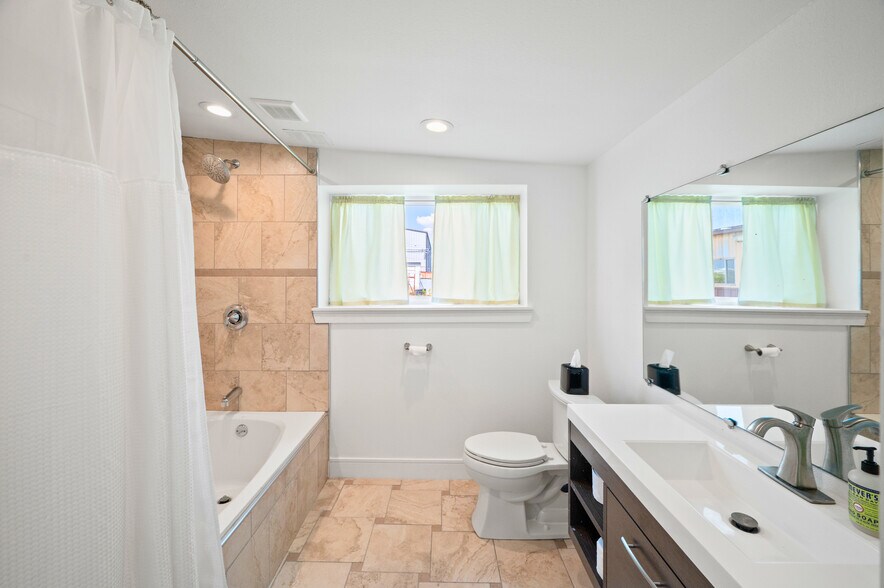 More Photos Of 5519 W Arcola Airport, Arcola Airplane Hangar For Sale