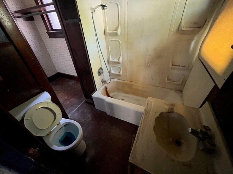 More Photos Of 203 E Delaware St, Decatur Multifamily For Sale
