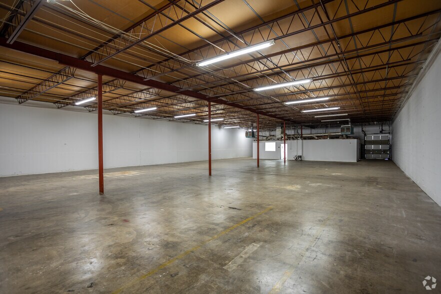 More Photos Of 11301-11345 Indian Trl, Dallas Warehouse For Lease