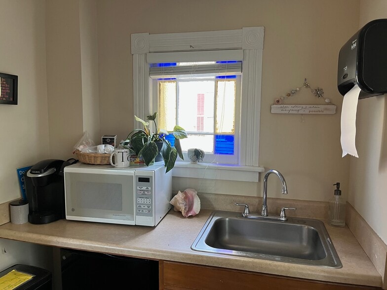 More Photos Of 9 Berkeley St, Norwalk Office Residential For Lease