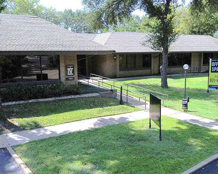 Primary Photo Of 1101 E Southeast Loop 323, Tyler Office For Lease