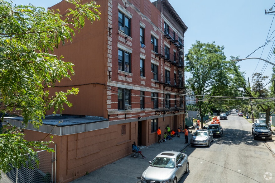 Primary Photo Of 258 Woodworth Ave, Yonkers Apartments For Sale