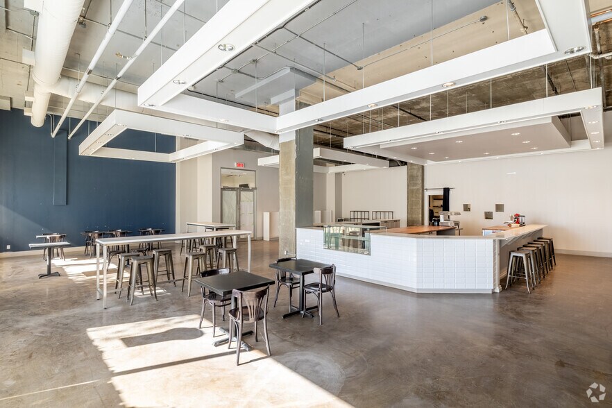 More Photos Of 225 Rue Chabanel O, Montréal Loft Creative Space For Lease
