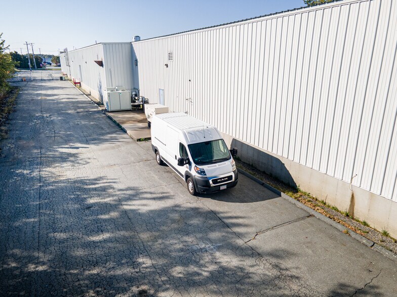 More Photos Of 699 Tarkiln Hill Rd, New Bedford Distribution For Sale