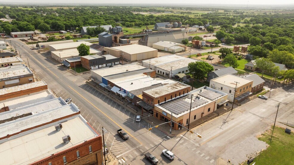 More Photos Of 133 N Texas St, De Leon Storefront For Sale