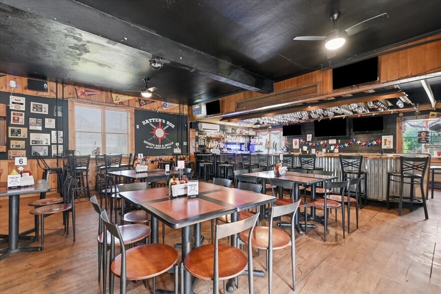 More Photos Of 10 E Lehigh St, Summit Hill Restaurant For Sale