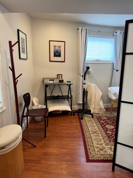 More Photos Of 1170-1176 Walnut St, Newton Storefront Retail Office For Lease