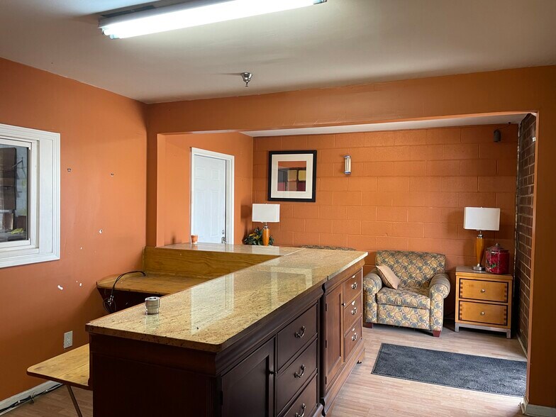 More Photos Of 1104 Southerland St, Graham Warehouse For Lease
