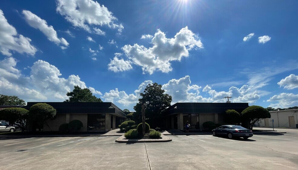 More Photos Of 700 S Friendswood Dr, Friendswood Office For Sale