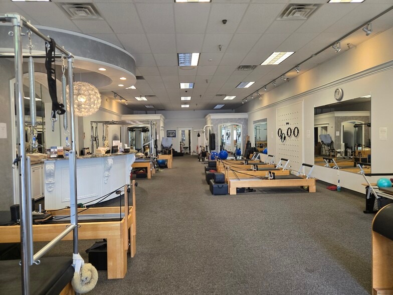 More Photos Of 5843 Transit Rd, Amherst Unknown For Lease