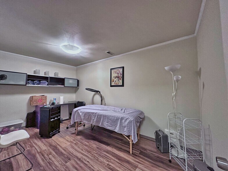 More Photos Of 217 Main St, Grand Coulee Flex For Sale