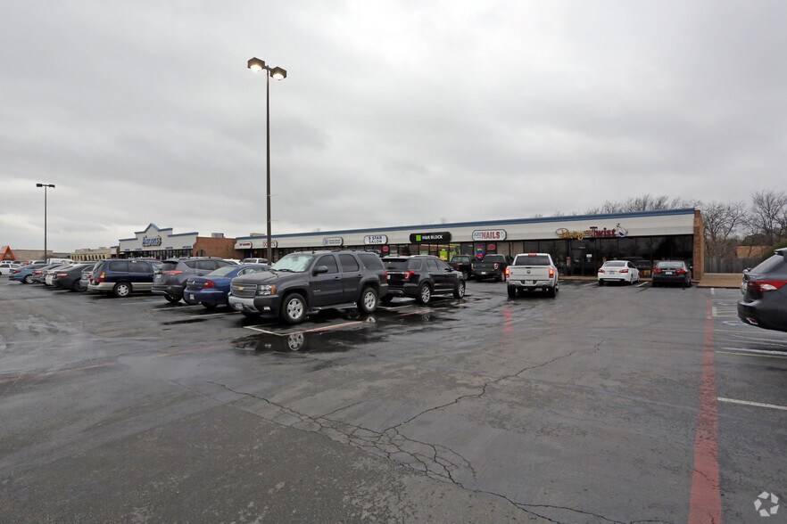 More Photos Of 1029 N Saginaw Blvd, Saginaw Storefront For Lease