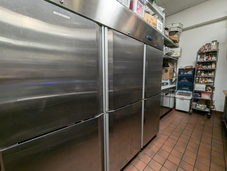 More Photos Of 722 Williamson Ave, Fullerton Light Manufacturing For Sale