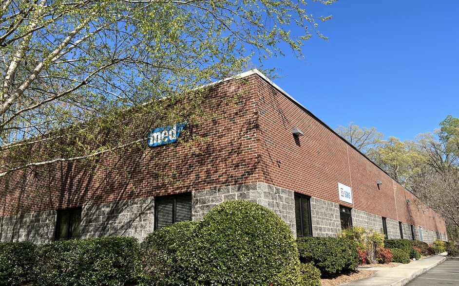 More Photos Of 600 Meadowlands Dr, Hillsborough Research And Development For Lease