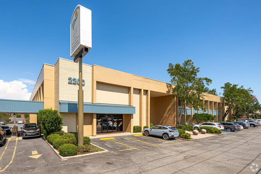 More Photos Of 2200 Veterans Memorial Blvd, Kenner Office For Lease