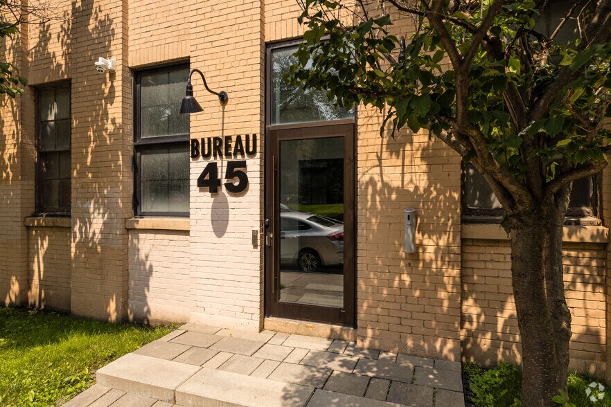 More Photos Of 45 Ch Bates, Outremont Office For Lease