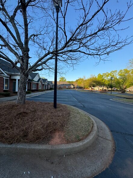 More Photos Of 301-304 Macy Dr, Roswell Medical For Lease