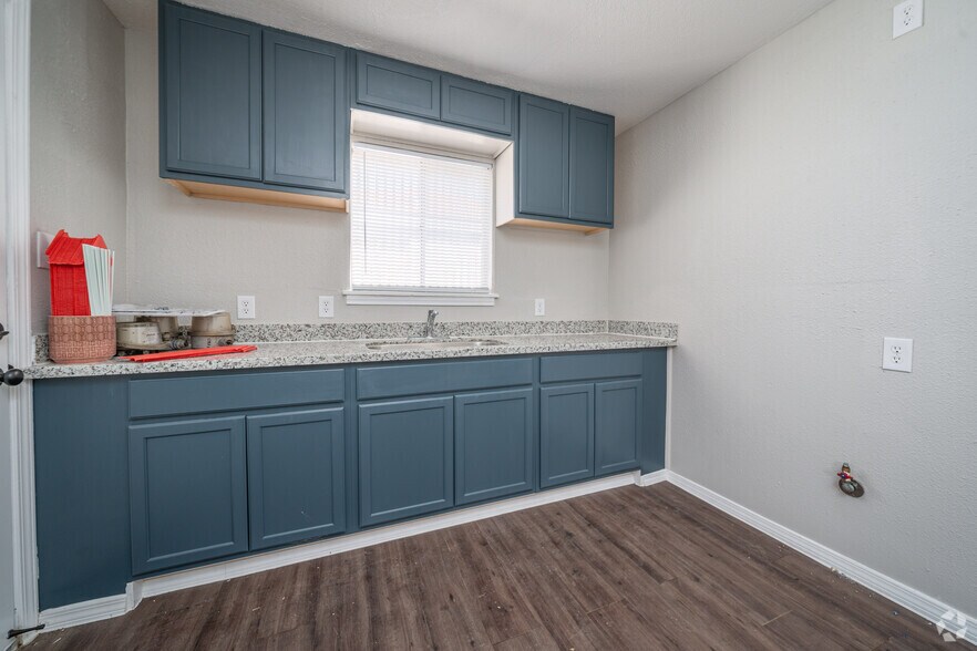 More Photos Of 5716 Pickfair St, Houston Apartments For Sale