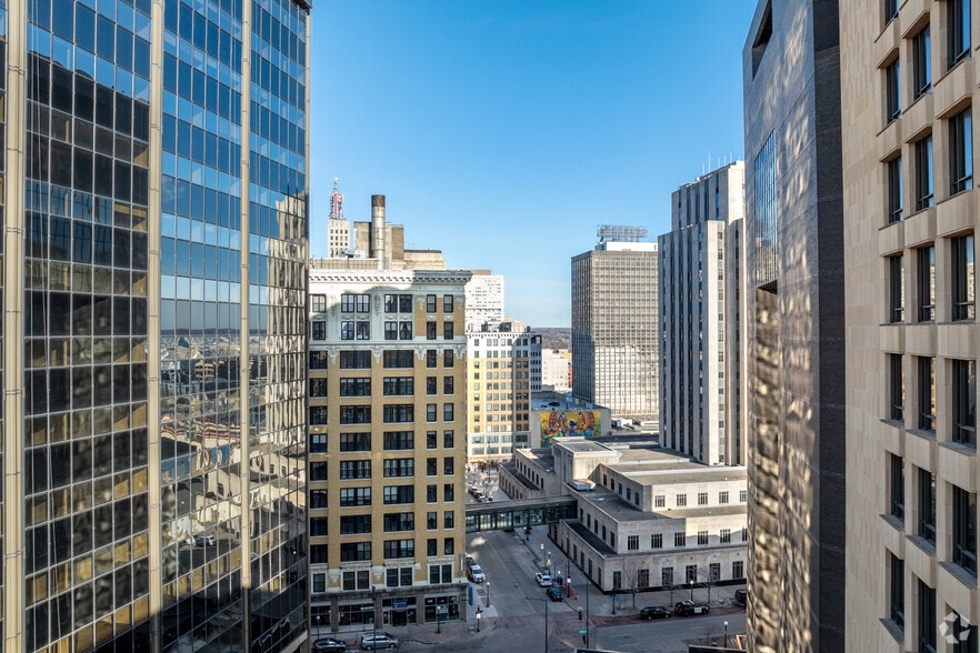 More Photos Of 360 Saint Peter St, Saint Paul Apartments For Lease