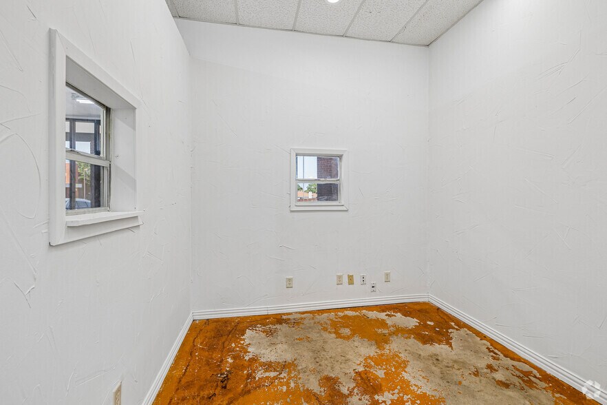 More Photos Of 2819-2929 Altamesa Blvd, Fort Worth Storefront For Lease