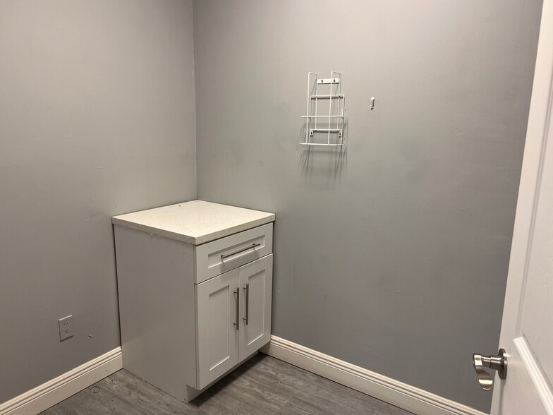 More Photos Of 4040 SW 69th Ave, Miramar Freestanding For Sale