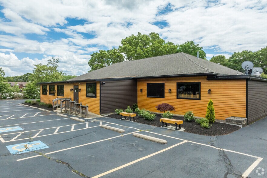 More Photos Of 332 Farnum Pike, Smithfield Restaurant For Sale