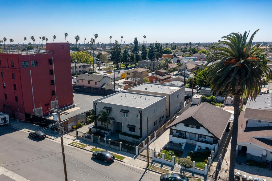 More Photos Of 814-816 1/2 W 47th St, Los Angeles Apartments For Sale