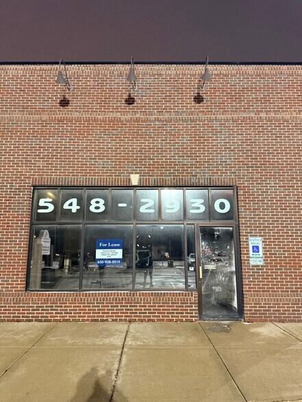 More Photos Of 572 Weston Ridge Dr, Naperville Freestanding For Lease