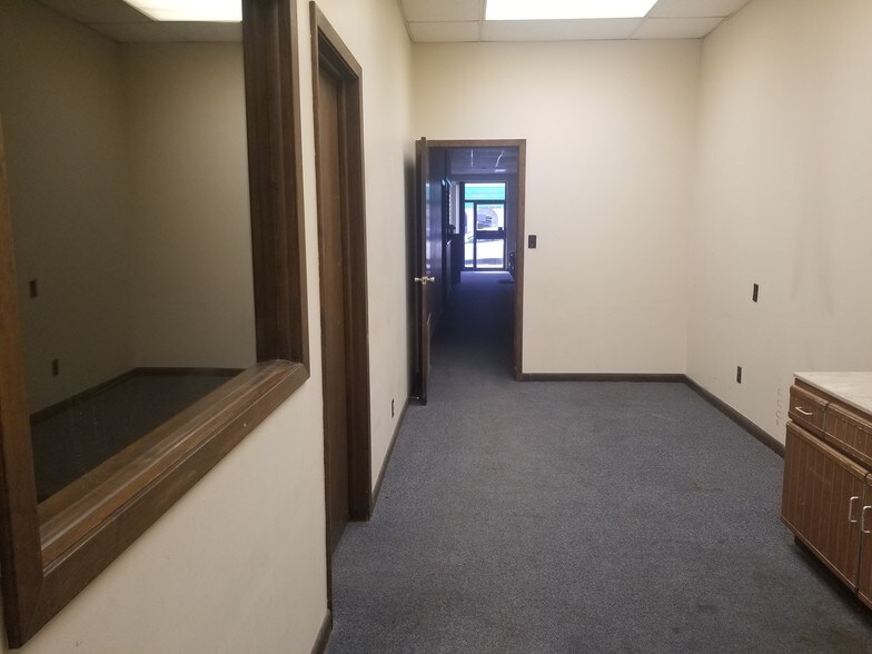 More Photos Of 505-511 5th St, Sioux City Office For Sale