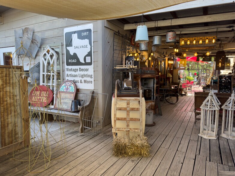 More Photos Of 1706 Hunter Rd, New Braunfels Storefront For Sale