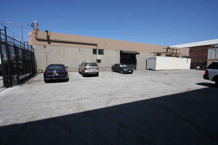 More Photos Of 1753 E 21st St, Los Angeles Warehouse For Lease