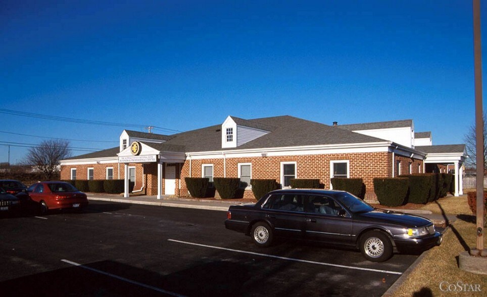 More Photos Of 1149 Old Country Rd, Riverhead Medical For Lease