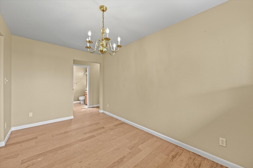 More Photos Of 1335 S Kio St, Watkins Veterinarian Kennel For Sale