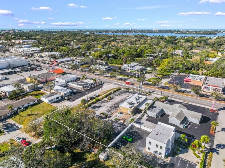 More Photos Of 4413 S Tamiami Trl, Sarasota Restaurant For Sale