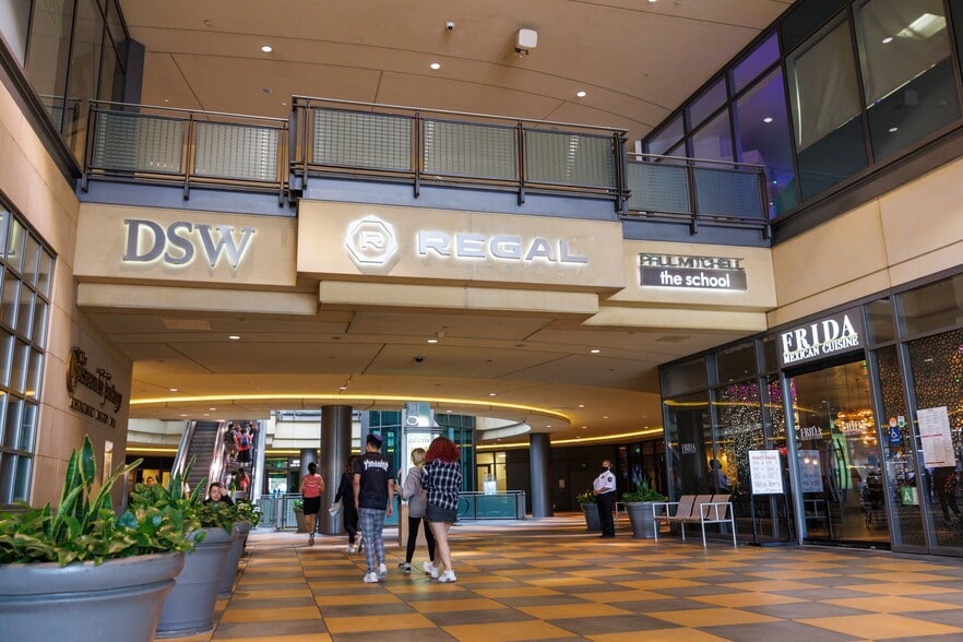 More Photos Of 15301 Ventura Blvd, Sherman Oaks Unknown For Lease