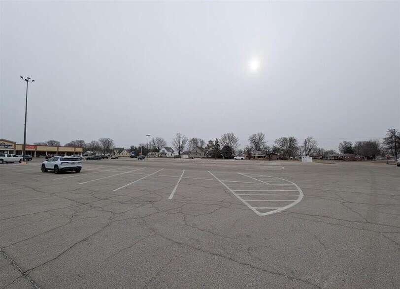 More Photos Of 1741 E Chestnut St, Canton Land For Lease