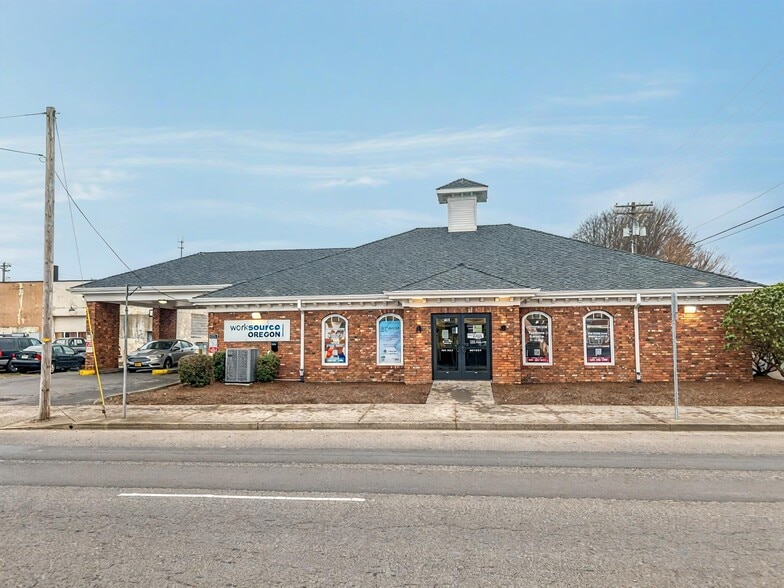 More Photos Of 411 Pacific Ave, Tillamook Office For Sale