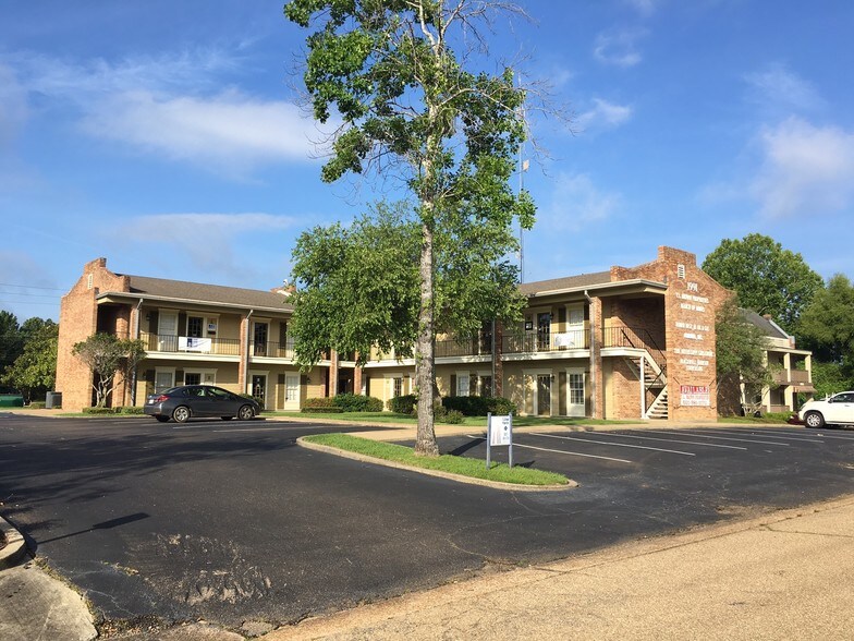 More Photos Of 1991 Lakeland Dr, Jackson Office For Lease