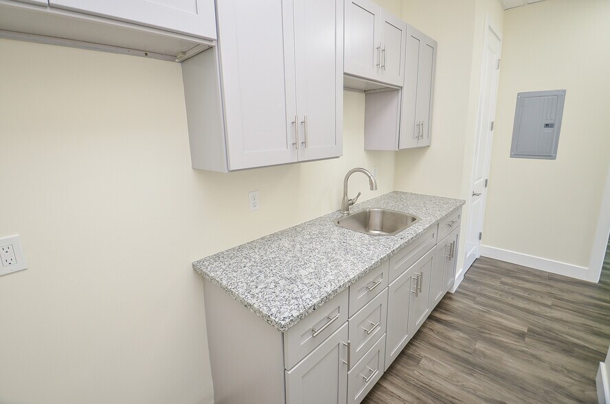 More Photos Of 3107 Elrod Rd, Katy Unknown For Lease